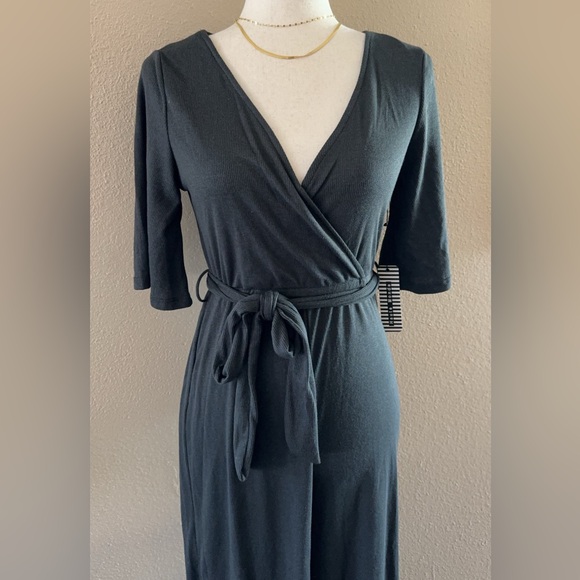 Soft stretchy wide leg jumpsuit in black - Picture 7 of 9